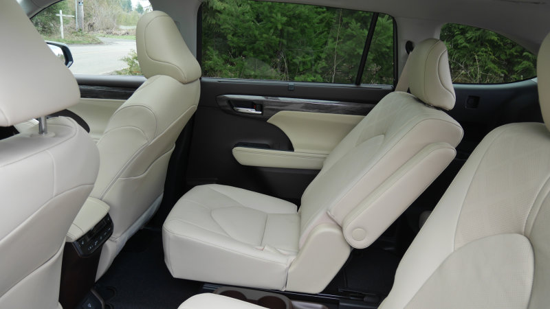 2020-Toyota-Highlander-Platinum-second-row-full-recline.jpg